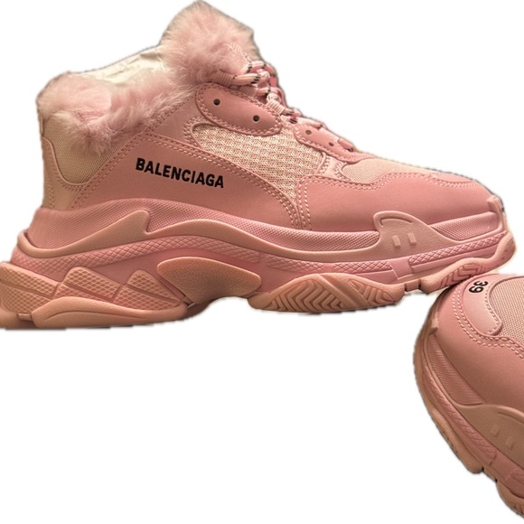 BALENCIAGA women’s TRIPLE S Sneaker Fur pink with pink fur EUR 39  US size 9 NWT - Picture 5 of 8